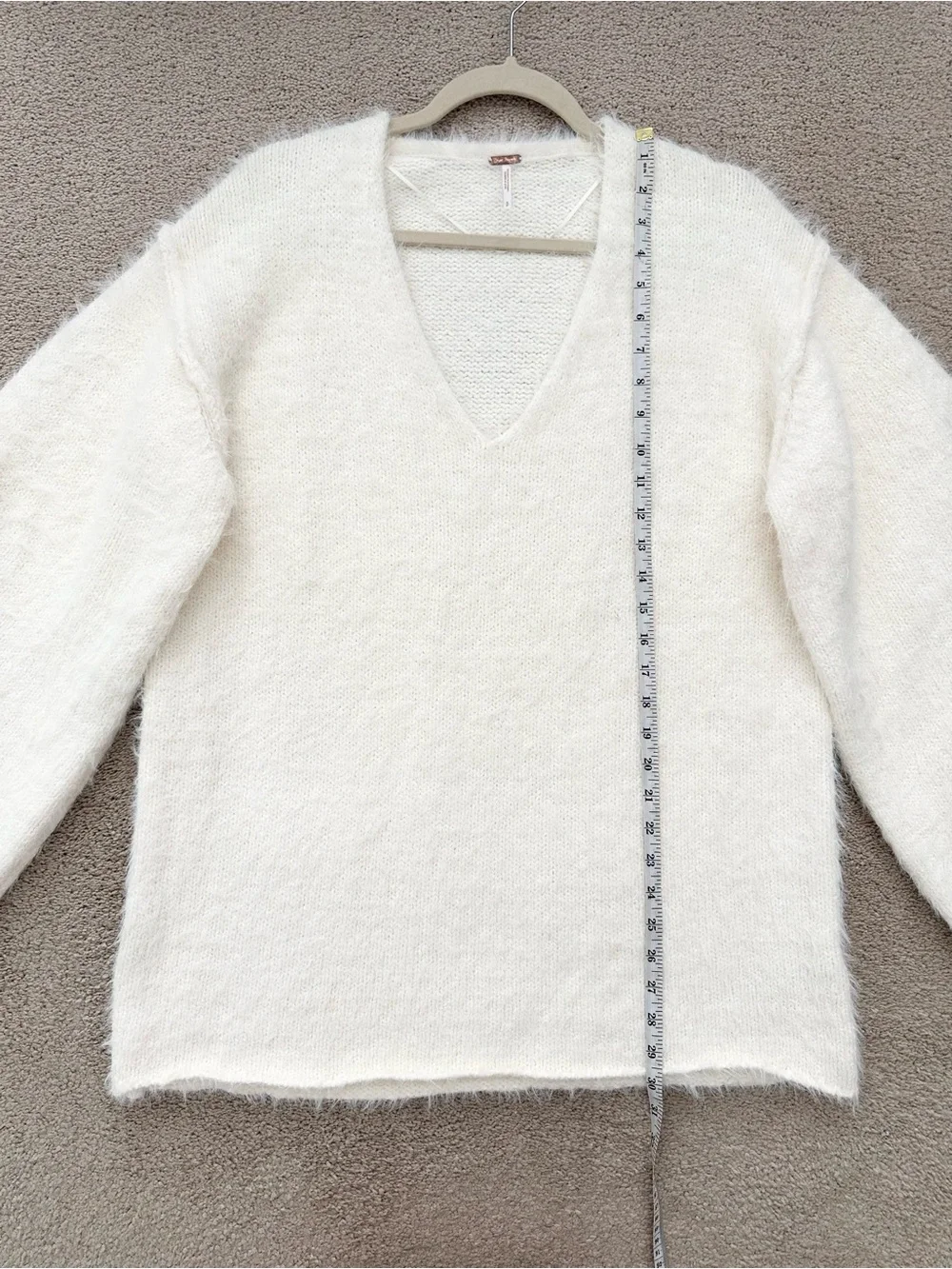 Free People Sparrow Oversized Ivory V-Neck Pullover Fluffy / Fuzzy Sweater